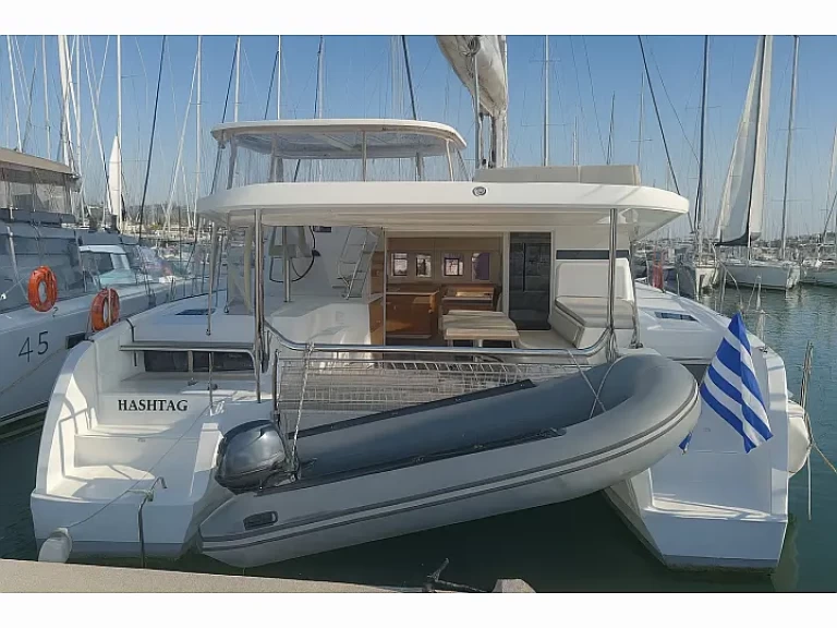 Hire Catamaran Lagoon with a boat licence