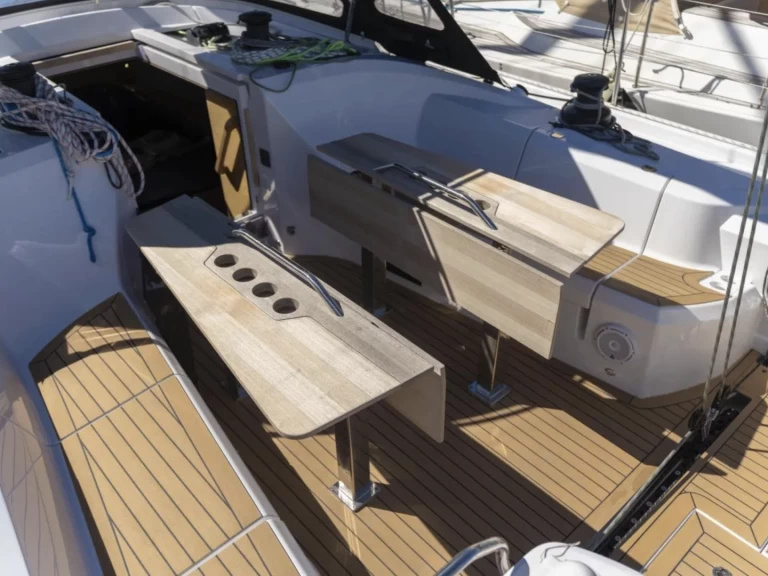 Hire a Elan Elan E6 Biograd na Moru