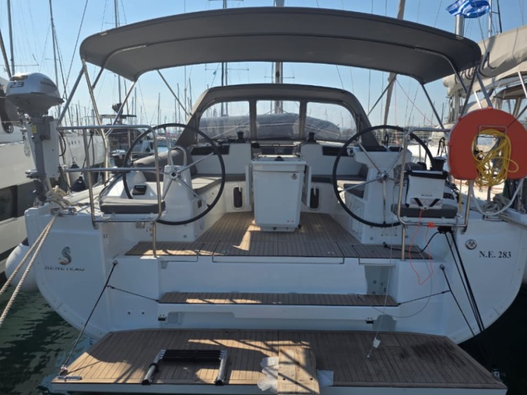 Hire a Bénéteau Oceanis 40.1 Paros (Island)