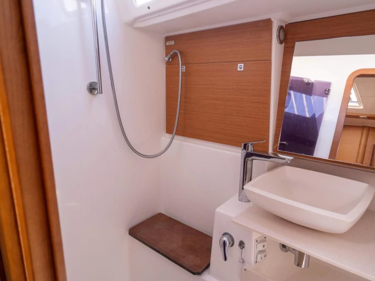 Charter a Dufour Dufour 430 in Göcek on Samboat