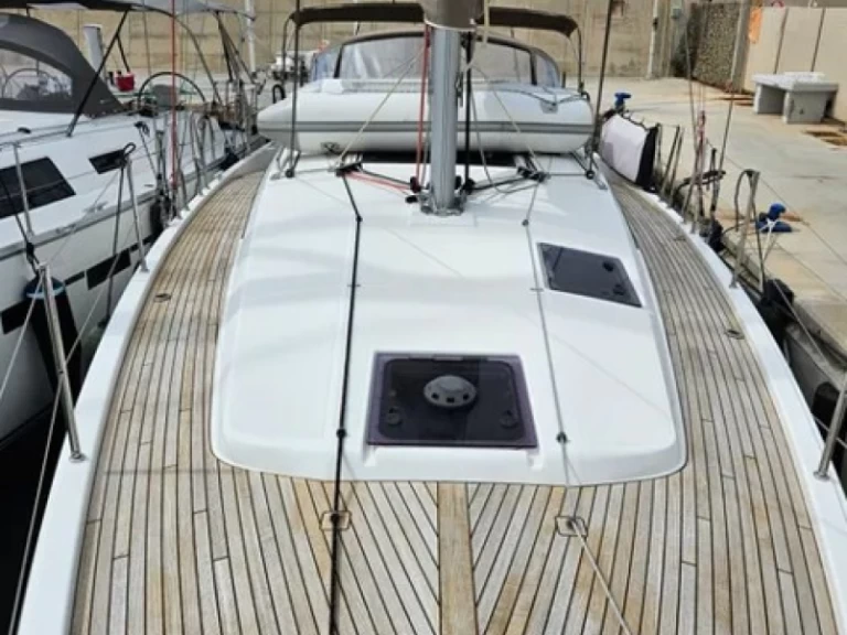 Sailboat to hire San Vincenzo at the best price