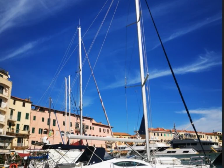 Sailboat to hire San Vincenzo at the best price