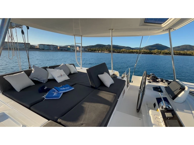 Catamaran to hire Port Grimaud at the best price