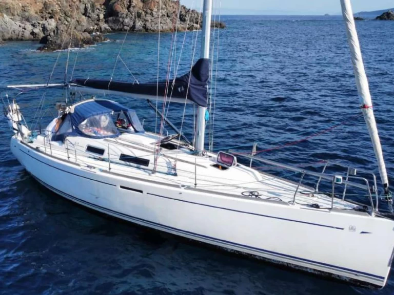 Sailboat to hire La Trinité-sur-Mer at the best price