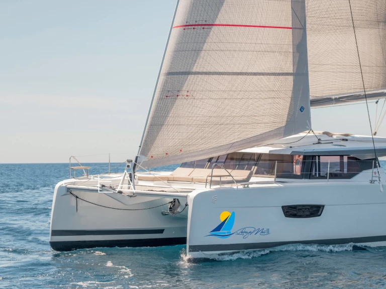Catamaran to hire Sète at the best price