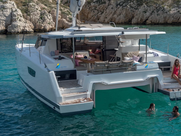 Yacht charter Sète - Fountaine Pajot Astrea 42 on SamBoat