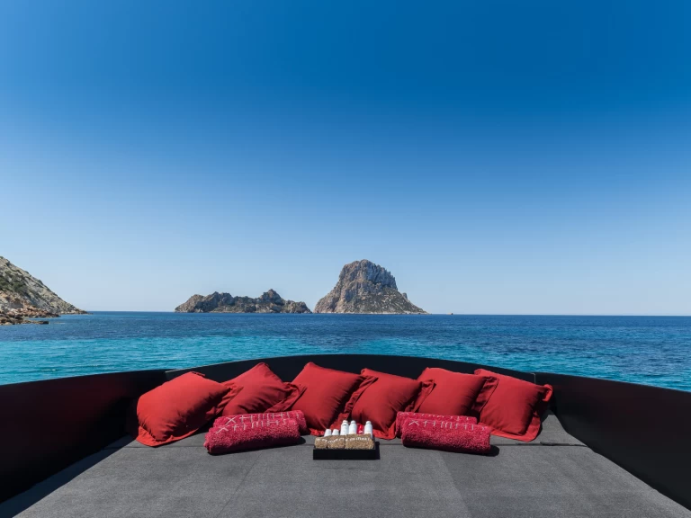 Yacht hire Ibiza Town cheap Pershing 90