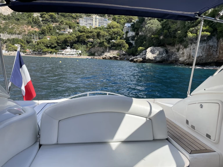 Hire Motorboat Sunseeker with a boat licence