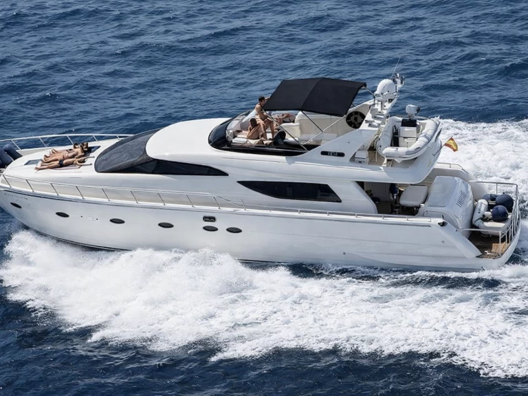Hire a Uniesse 72 Flybridge Fontvieille