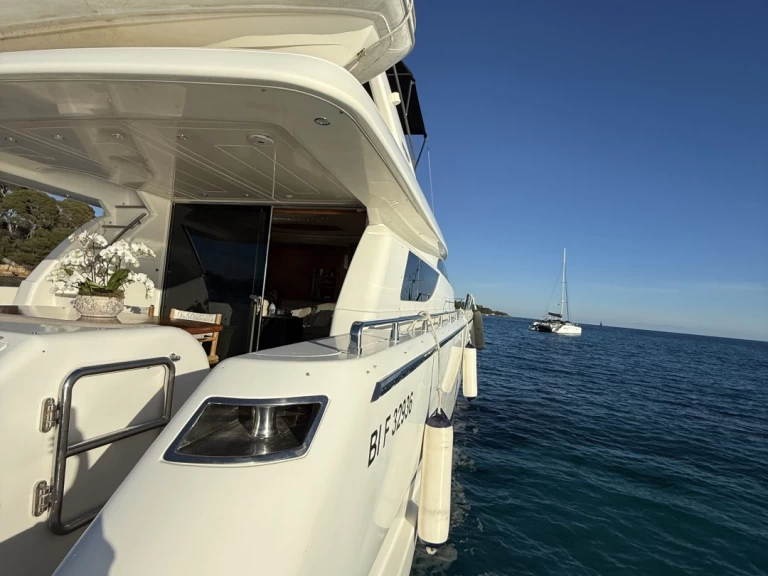 Luxury Yacht to hire Fontvieille at the best price