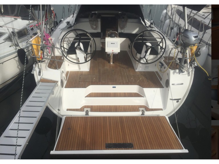 Hire Sailboat Bavaria with a boat licence