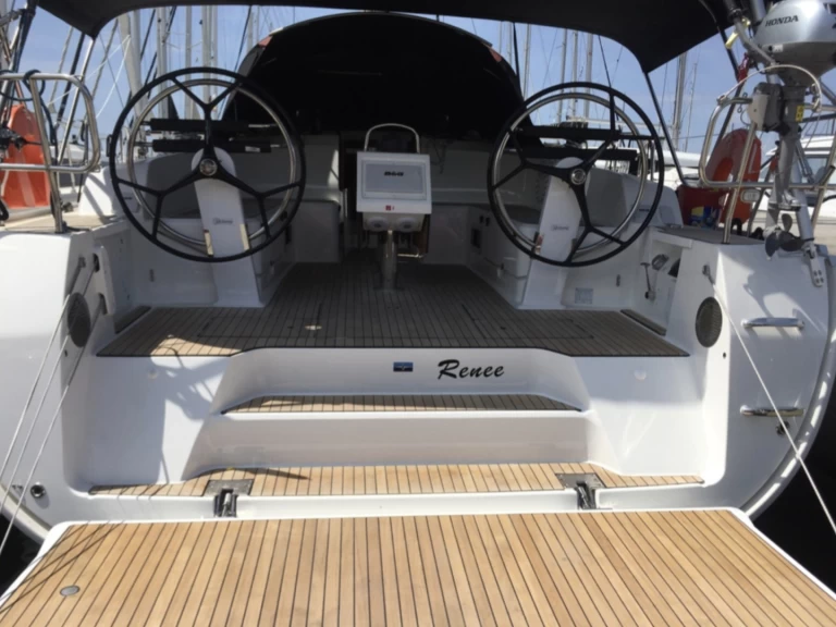 Hire a Bavaria Cruiser 46 Skiathos