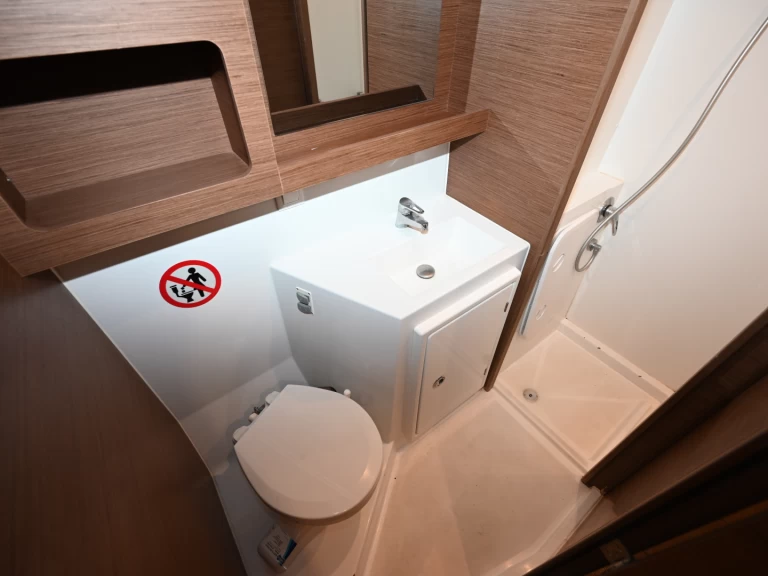 Hire a Lagoon Lagoon 42 Lefkáda