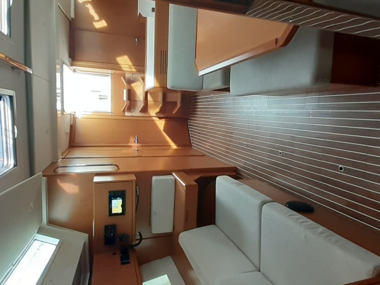 Hire Sailboat with or without skipper Bavaria Cugnana Verde