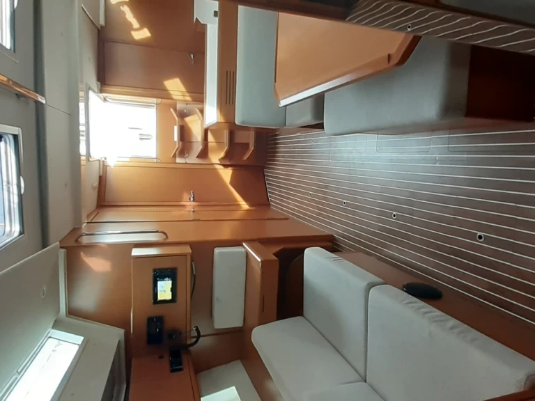 Hire Sailboat with or without skipper Bavaria Cugnana Verde