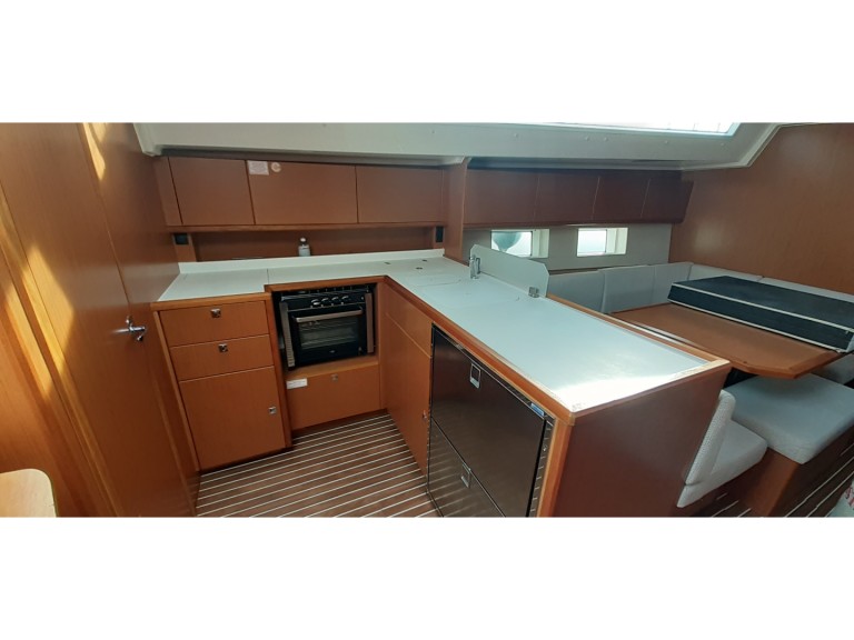 Hire Sailboat Bavaria with a boat licence