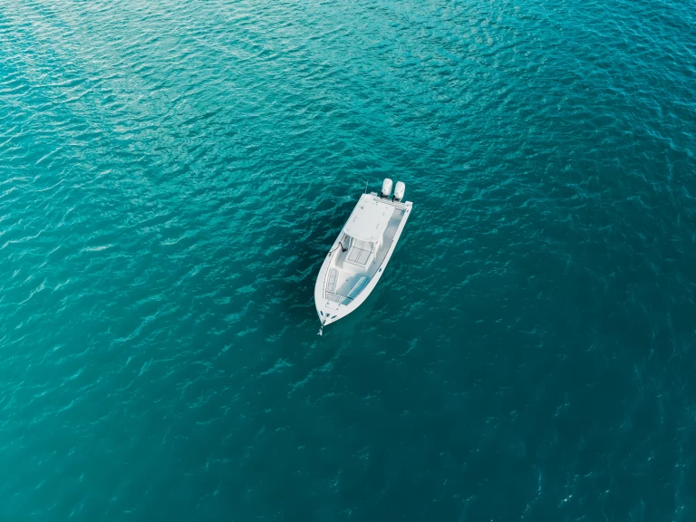 Charter a Forboat Forboat 34 Open in Le Gosier on Samboat