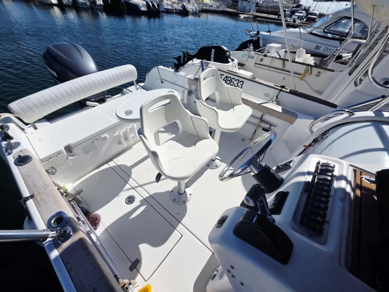 Charter a Sessa Marine Key Largo 23 in Macinaggio on Samboat