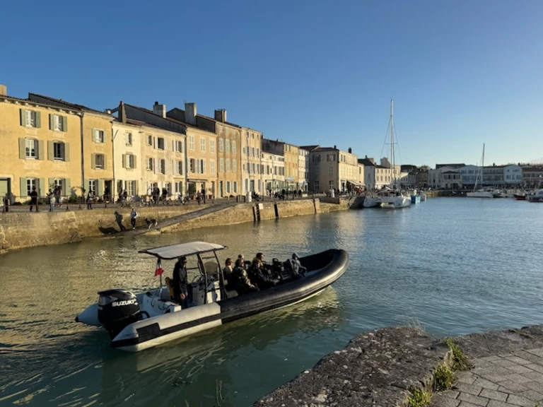 Charter a Narwhal SP 900 in Châtelaillon-Plage on Samboat