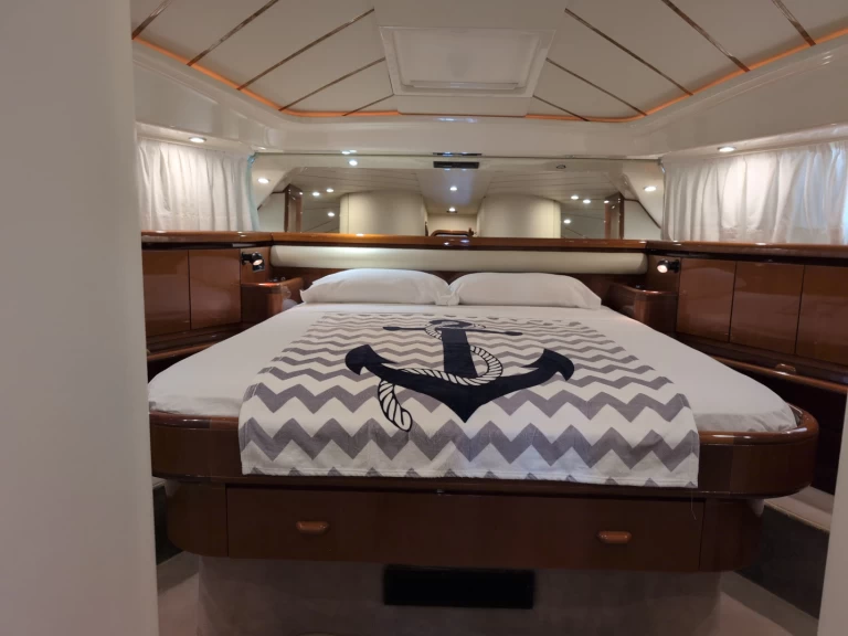 Motorboat hire in Cádiz - Ferretti 175 Fly