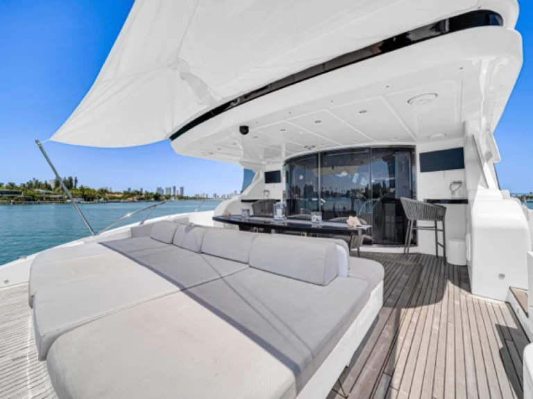 Yacht charter Miami - Leopard Leopard 105 on SamBoat