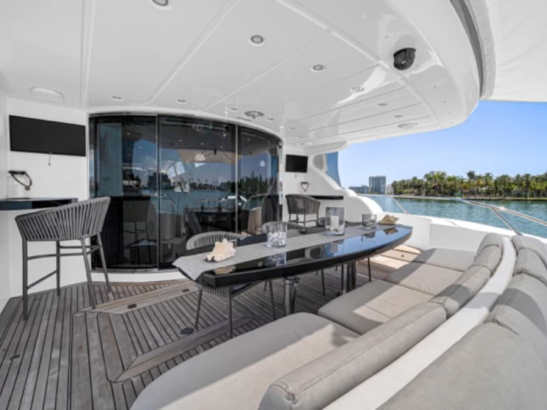 Hire a Leopard Leopard 105 Miami