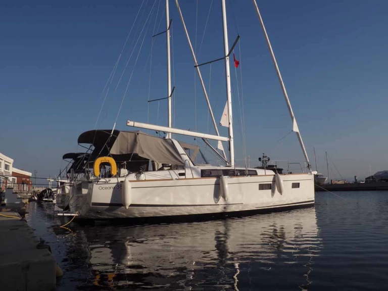 Hire Sailboat Bénéteau with a boat licence