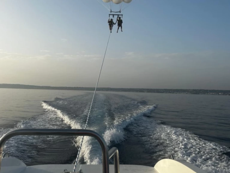 Yacht hire Torre Vado cheap Parasailing 28