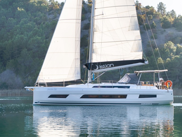 Charter a Dufour Dufour 41 in Skradin on Samboat