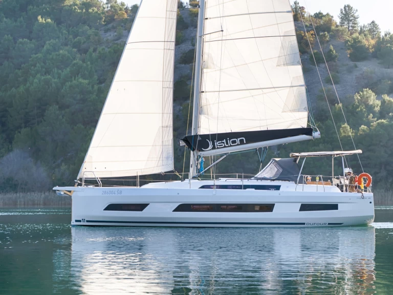 Charter a Dufour Dufour 41 in Skradin on Samboat