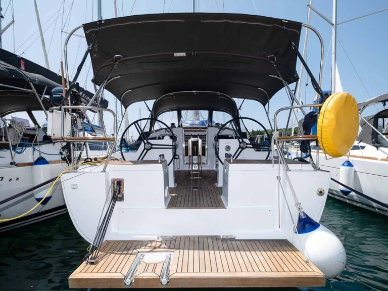 Sailboat hire in Pula - Elan Impression 40.1