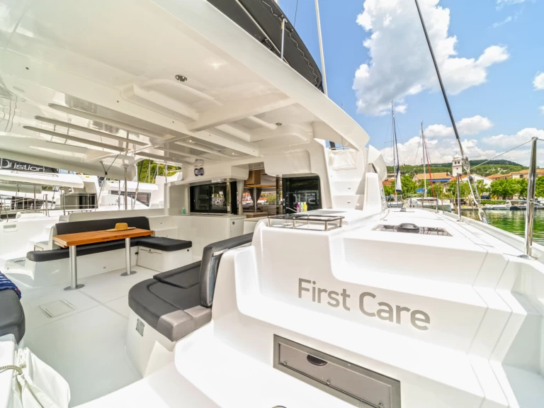 Hire Catamaran with or without skipper Lagoon Skradin