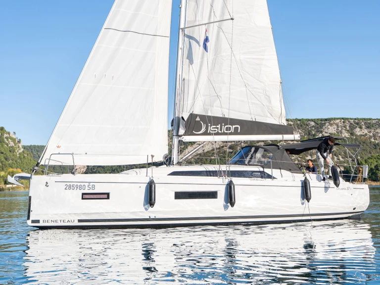 Sailboat hire in Skradin - Bénéteau Oceanis 37.1