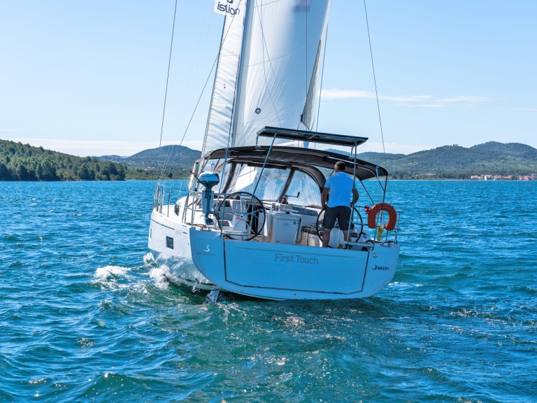 Bénéteau Oceanis 40.1 charter bareboat or skippered in  Skradin