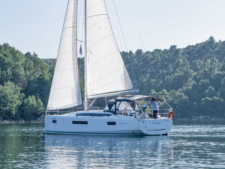Charter a Jeanneau Sun Odyssey 410 in Skradin on Samboat