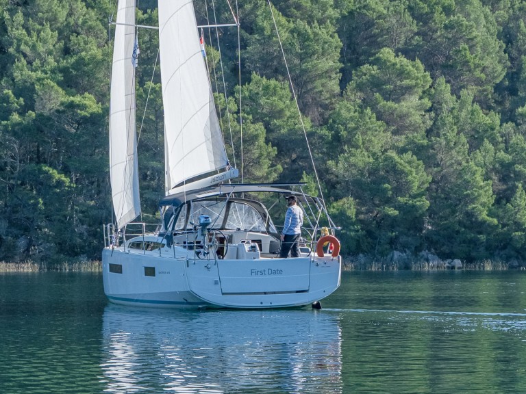 Hire Sailboat with or without skipper Jeanneau Skradin