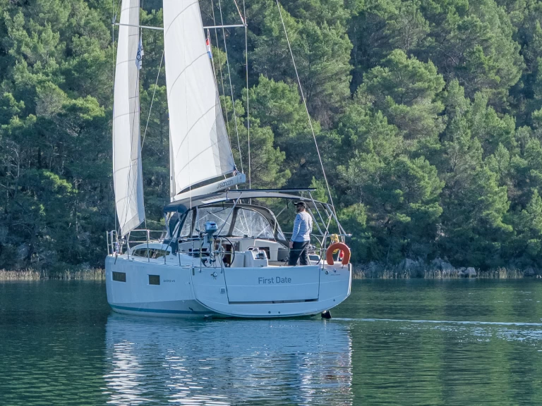 Hire Sailboat with or without skipper Jeanneau Skradin