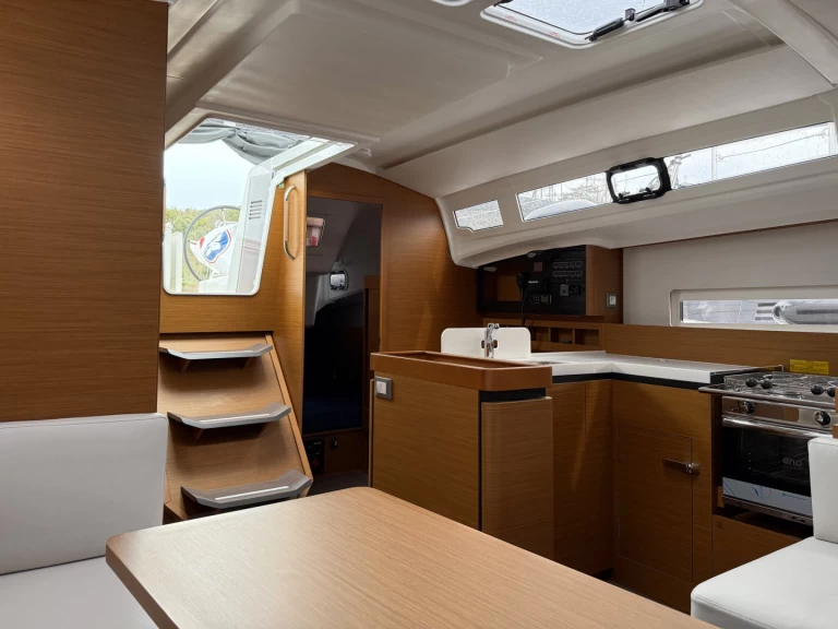 Yacht charter Punat - Jeanneau Sun Odyssey 410 on SamBoat