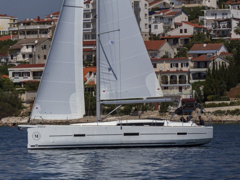 Sailboat to hire Préveza at the best price
