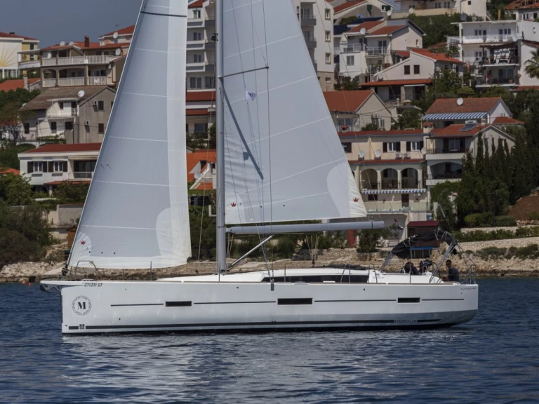 Sailboat to hire Préveza at the best price