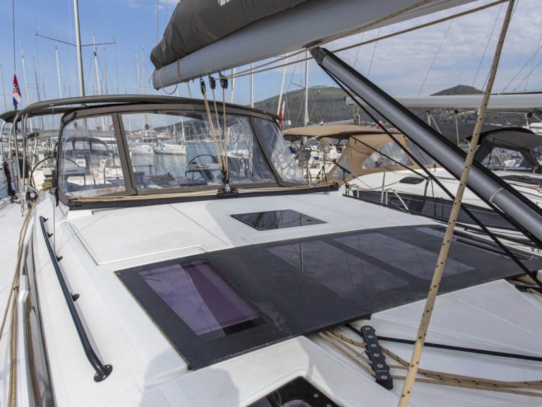Sailboat to hire Préveza at the best price
