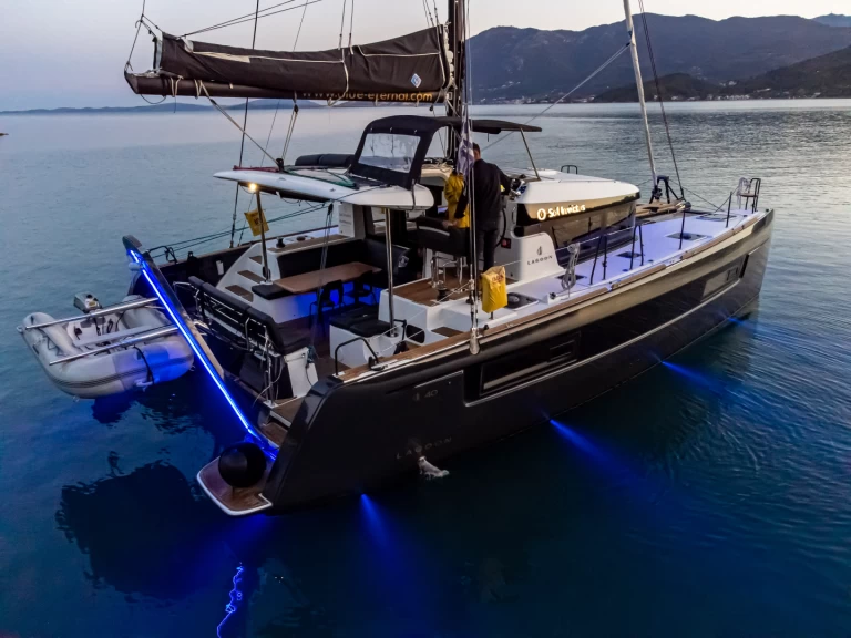 Catamaran to hire Préveza at the best price