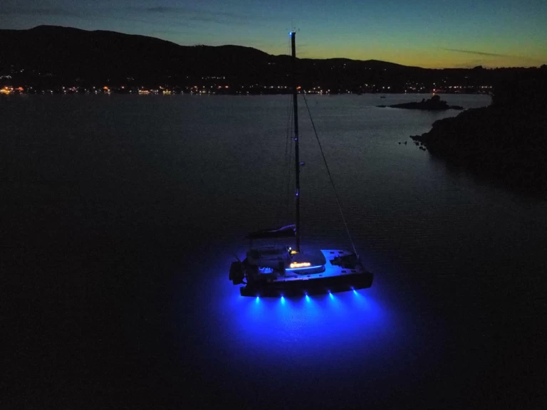 Hire Catamaran Lagoon with a boat licence