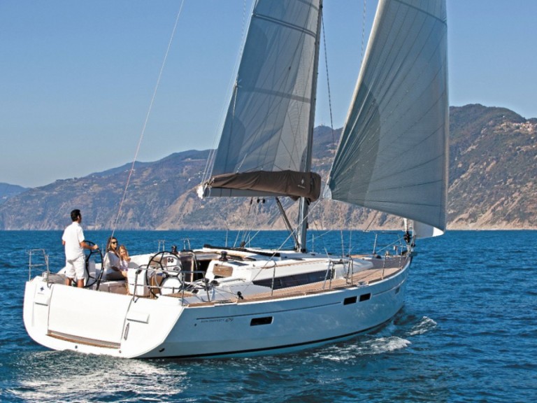 Hire Sailboat Jeanneau with a boat licence