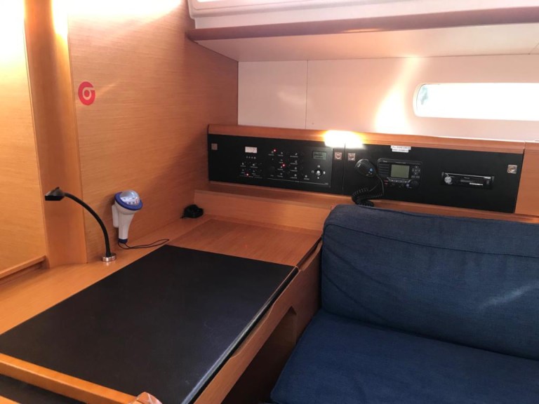 Charter a Jeanneau Sun Odyssey 519 in Las Galletas on Samboat