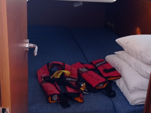 Charter a Jeanneau Sun Odyssey 410 in Palma de Mallorca on Samboat