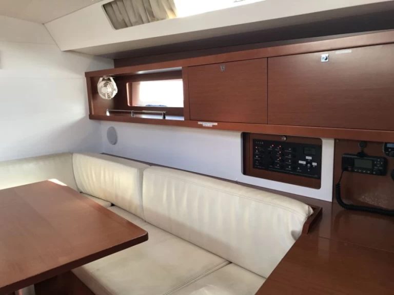 Sailboat hire in Palma de Mallorca - Bénéteau Oceanis 45