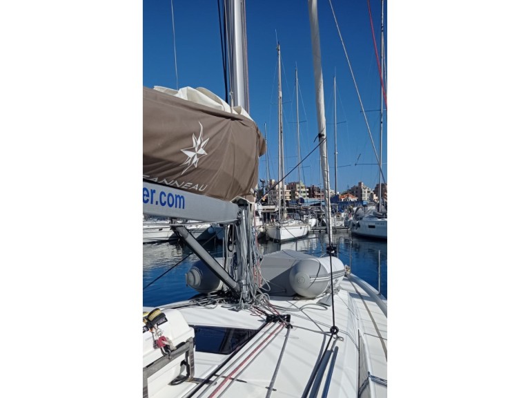 Charter a Jeanneau Sun Odyssey 410 in Palma de Mallorca on Samboat