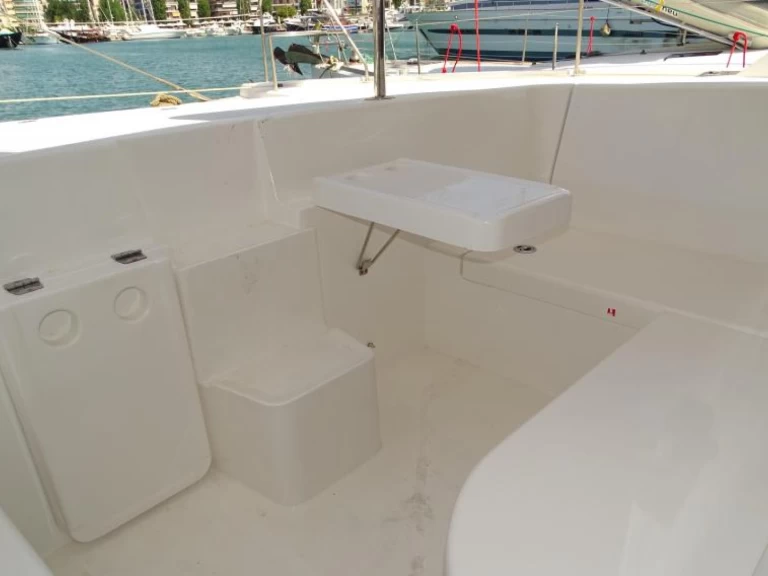 Hire Catamaran Leopard with a boat licence