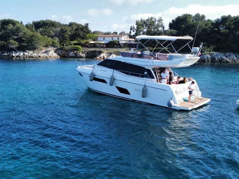 Charter a Ferretti 450 FLY in La Napoule on Samboat